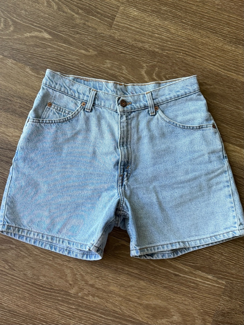 Vintage Levi’s 950 Relaxed Fit Jean Shorts Women’s
